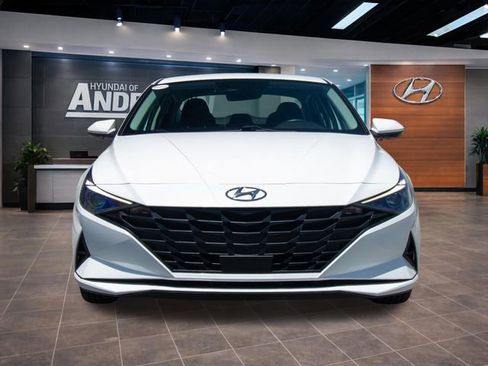Certified 2021 Hyundai Elantra SEL w/ Convenience Package FWD image 3