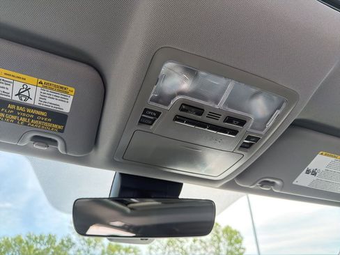 Used 2019 Toyota Highlander XLE image 14