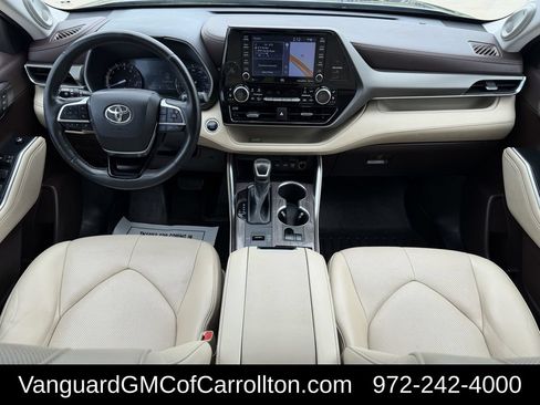Used 2021 Toyota Highlander Limited FWD image 10
