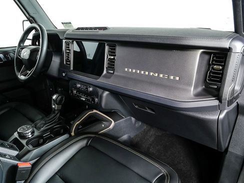 Used 2025 Ford Bronco Badlands image 23