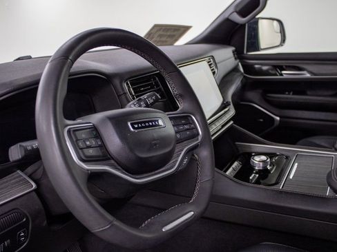 Used 2024 Jeep Wagoneer L Series II w/ Flexible Seating Group image 29