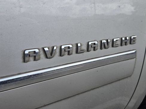 Used 2010 Chevrolet Avalanche LTZ AWD/4WD image 7