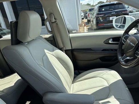 Used 2020 Chrysler Pacifica Touring-L Plus FWD image 13