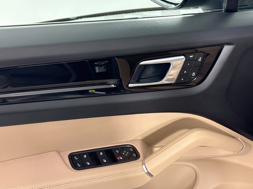Certified 2023 Porsche Cayenne AWD/4WD image 19