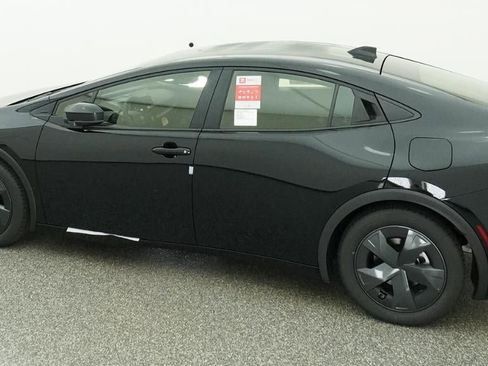 New 2026 Toyota Prius Plug-In Hybrid FWD image 4