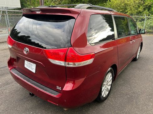 Used 2013 Toyota Sienna XLE AWD/4WD image 5