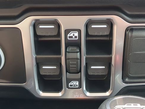 Used 2024 Jeep Gladiator Sport AWD/4WD image 20