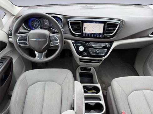 Used 2018 Chrysler Pacifica Touring FWD image 24