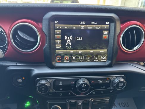 Used 2021 Jeep Gladiator Rubicon AWD/4WD image 24