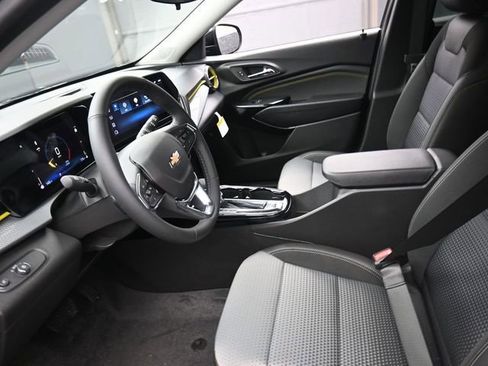 New 2026 Chevrolet Trax LT w/ Sunroof Package image 8