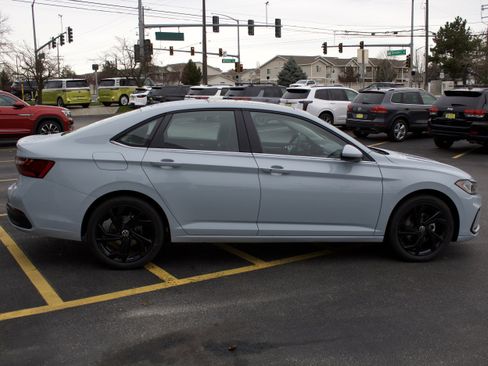 New 2026 Volkswagen Jetta SE image 4