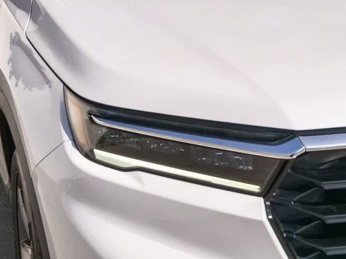 Used 2023 Honda Pilot Touring image 4