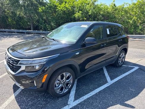 Used 2024 Kia Seltos LX AWD/4WD image 1