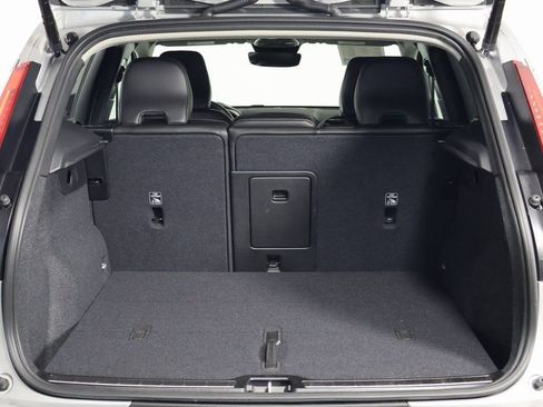 Used 2025 Volvo XC40 B5 Ultra w/ Climate Package image 14