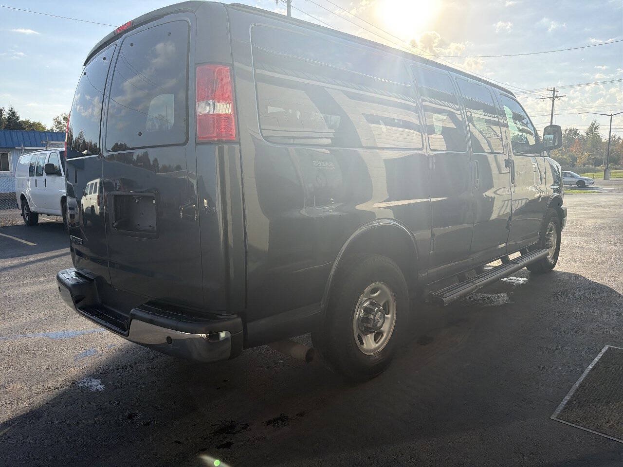 Used 2019 Chevrolet Express 2500 LT w/ LT Preferred Equipment Group RWD image 5