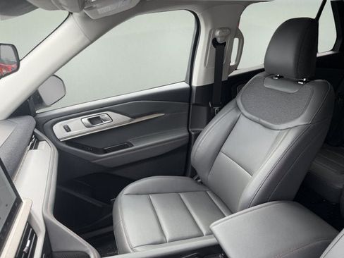 New 2026 Ford Explorer Active w/ Active Comfort Package AWD/4WD image 17