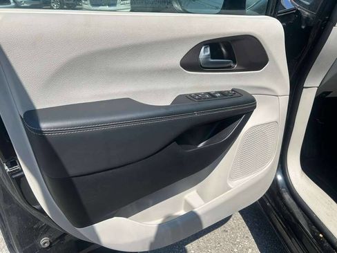 Used 2024 Chrysler Voyager LX FWD image 10