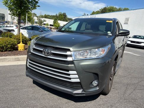 Used 2019 Toyota Highlander XLE FWD image 1