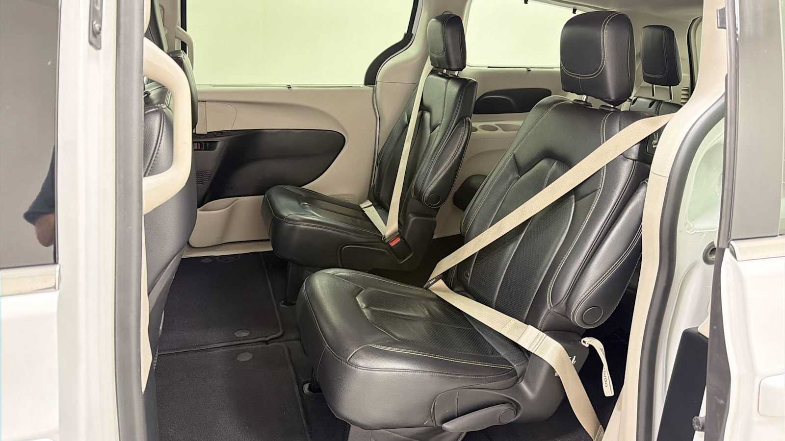 Used 2022 Chrysler Pacifica Touring-L FWD image 23