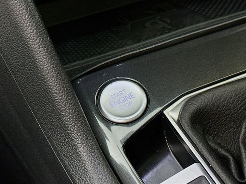 Used 2024 Volkswagen Tiguan SE image 19