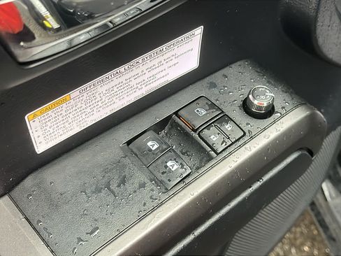 Used 2017 Toyota Tacoma TRD Off-Road image 25