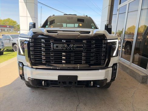 Used 2024 GMC Sierra 2500 Denali Ultimate AWD/4WD image 3