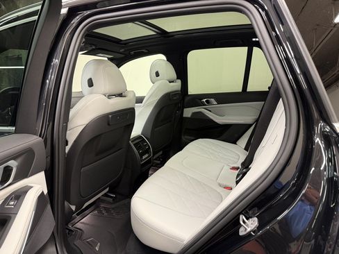 Used 2023 BMW X5 xDrive40i w/ Premium Package AWD/4WD image 9