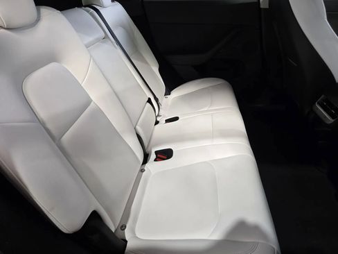 Used 2024 Tesla Model Y Long Range AWD/4WD image 9