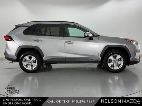 Used 2020 Toyota RAV4 XLE FWD image 6