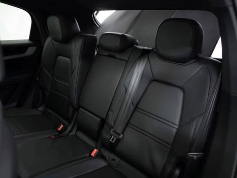 Certified 2026 Porsche Cayenne Coupe AWD/4WD image 38