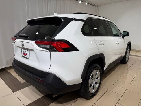 Used 2021 Toyota RAV4 LE AWD/4WD image 5