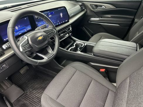 Used 2025 Chevrolet Traverse LT w/ Driver Confidence Package AWD/4WD image 9
