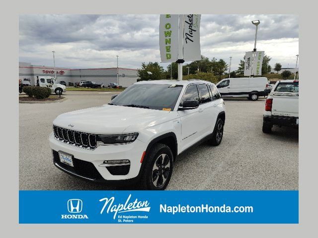 Used 2023 Jeep Grand Cherokee 4WD 4xe image 1