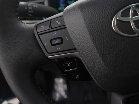 Used 2025 Toyota Camry XLE image 24