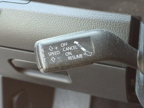Used 2014 Volkswagen CC Executive FWD image 24