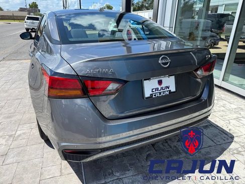 Used 2024 Nissan Altima 2.5 SV FWD image 3