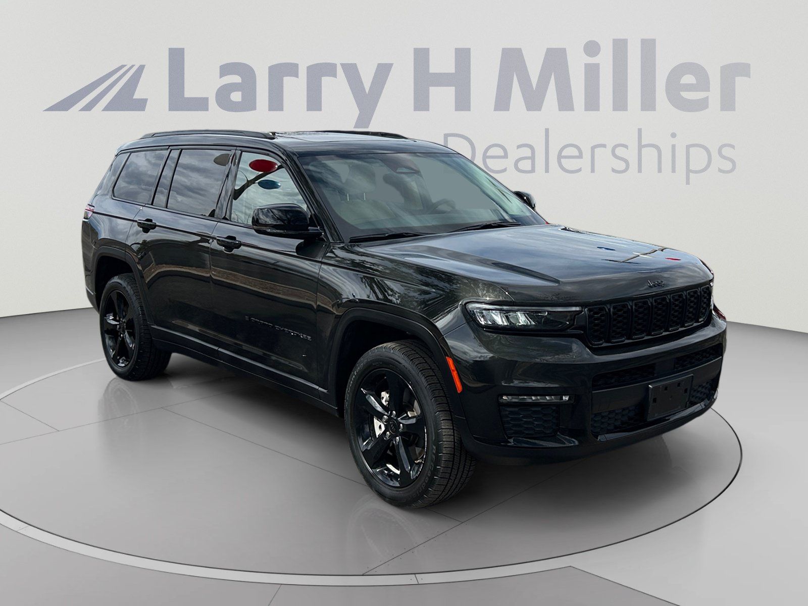 Used 2022 Jeep Grand Cherokee L Limited w/ Black Appearance Package AWD/4WD image 7