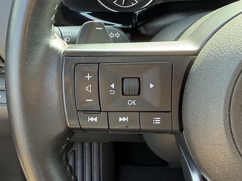 Used 2025 Nissan Pathfinder SV AWD/4WD image 13