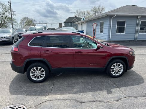 Used 2019 Jeep Cherokee Latitude w/ Popular Appearance Group image 8