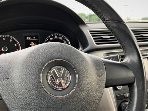 Used 2015 Volkswagen Passat 1.8T Limited Edition FWD image 9