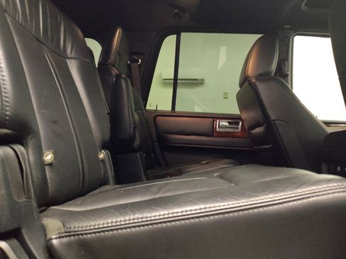 Used 2016 Lincoln Navigator Select RWD image 19