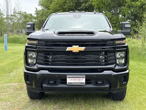 Used 2025 Chevrolet Silverado 2500 Custom w/ Custom Value Package AWD/4WD image 2