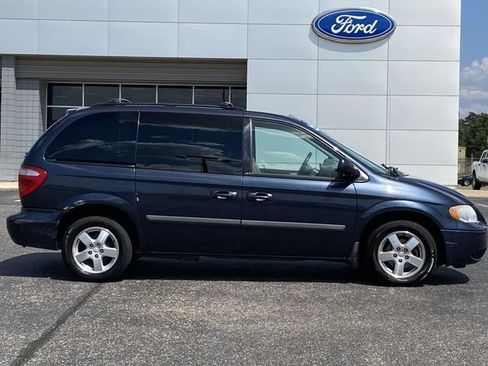 Used 2007 Dodge Caravan SXT FWD image 2
