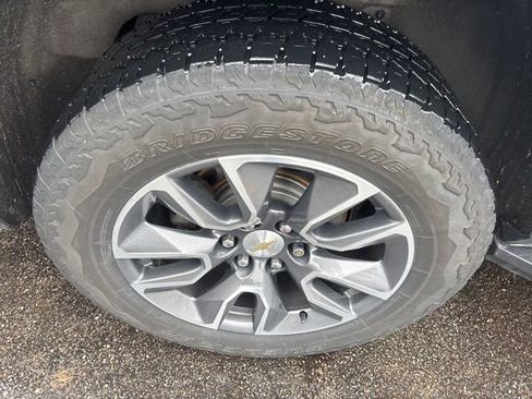 Used 2021 Chevrolet Suburban LT image 9