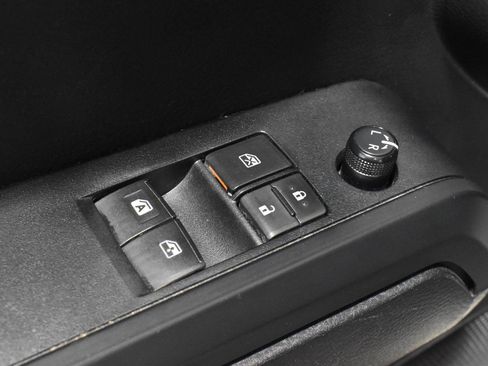 Used 2019 Toyota Tacoma SR image 10