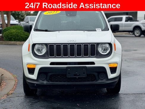 Used 2023 Jeep Renegade Latitude AWD/4WD image 5