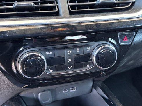 Used 2025 Chevrolet Trax RS FWD image 9