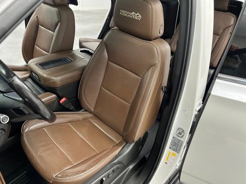 Used 2022 Chevrolet Tahoe High Country image 9