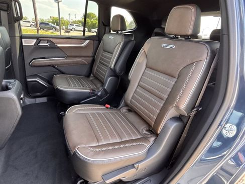 New 2026 GMC Acadia Denali Ultimate w/ LPO, Floor Liner Package AWD/4WD image 23