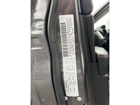 Used 2017 Jeep Cherokee Trailhawk image 12